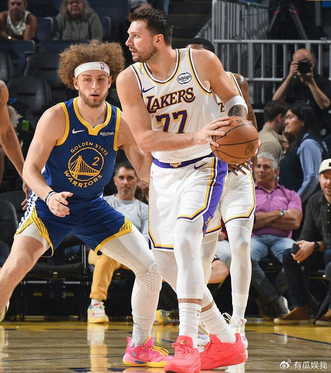 完美电竞-东契奇生日夜26+6+8，詹皇准三双造2大纪录，湖人大胜勇士止3连败|勒布朗·詹姆斯|波士顿凯尔特人队|nba全明星赛|菲尼克斯太阳队|卢卡-东契奇_新浪体育_新浪新闻