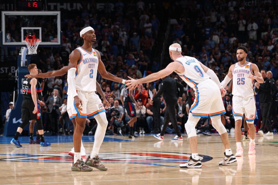 亚历山大47+5里德21+10 雷霆加时险胜活塞迎来三连胜